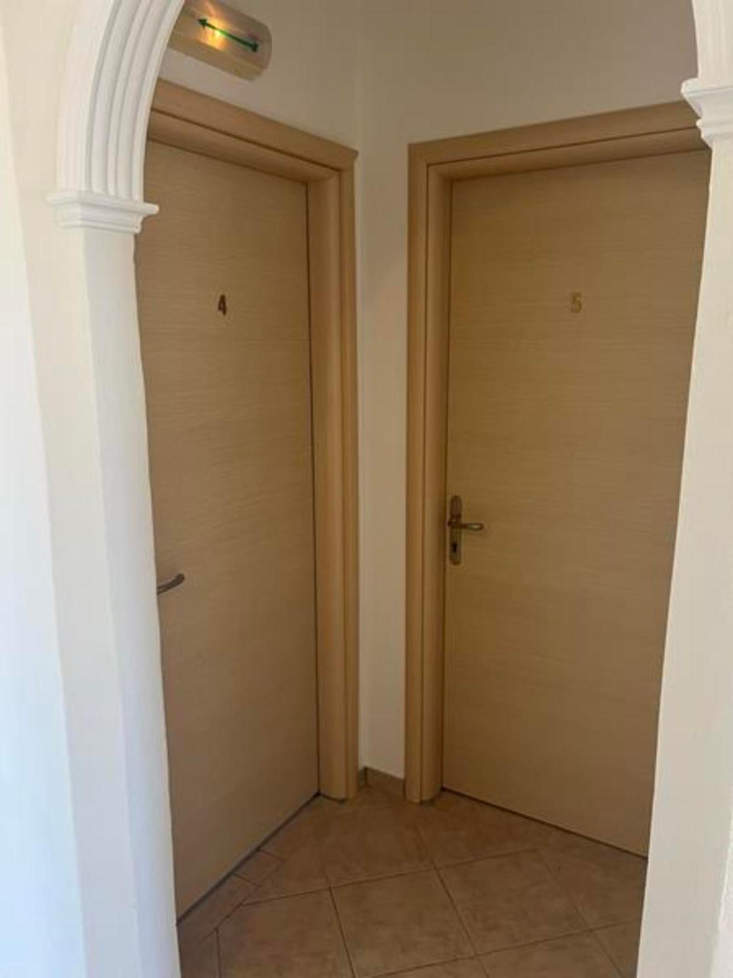 Trident And Apartment *